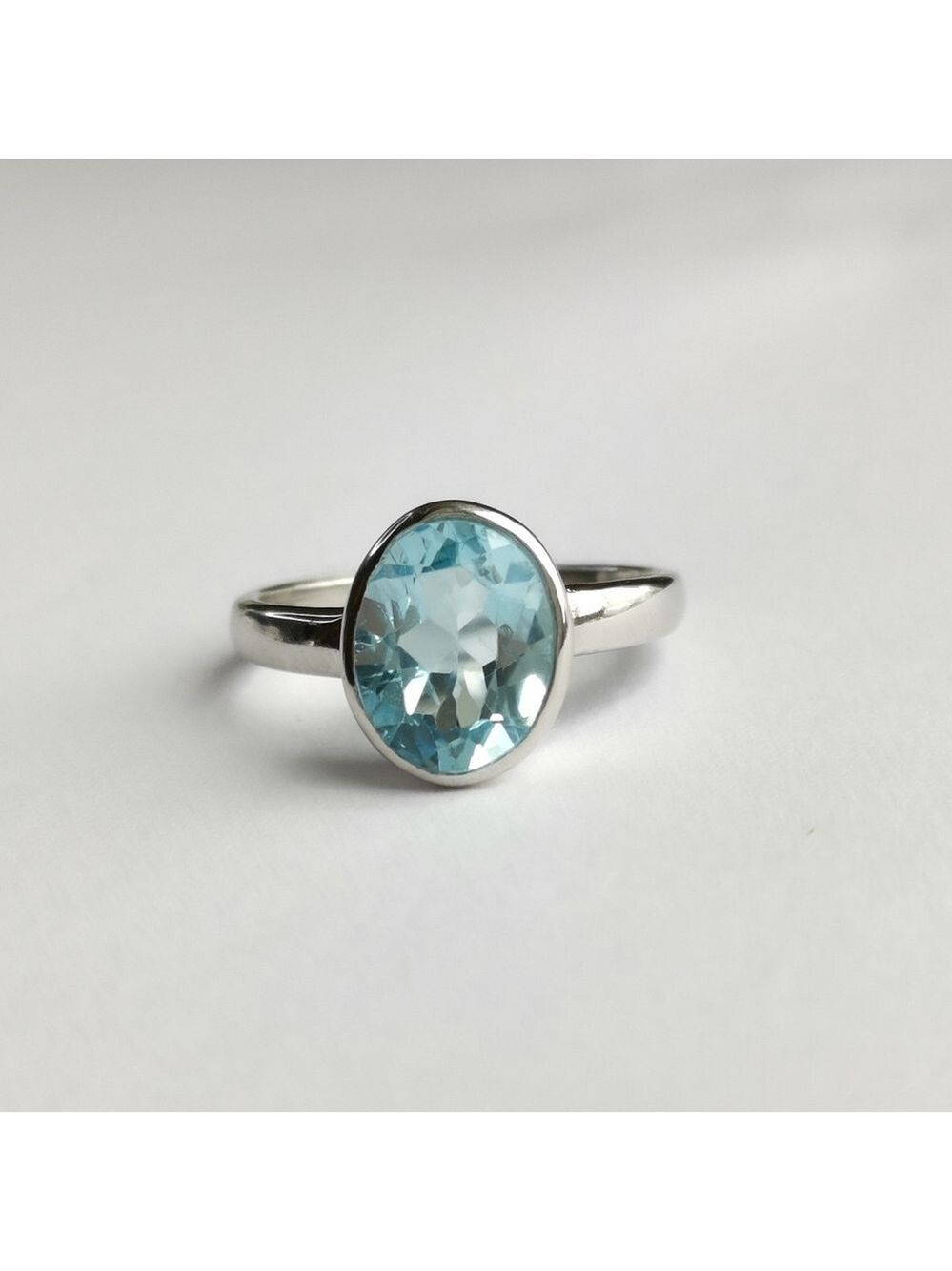 3ct sky blue topaz  sterling silver ring size 9 🆕